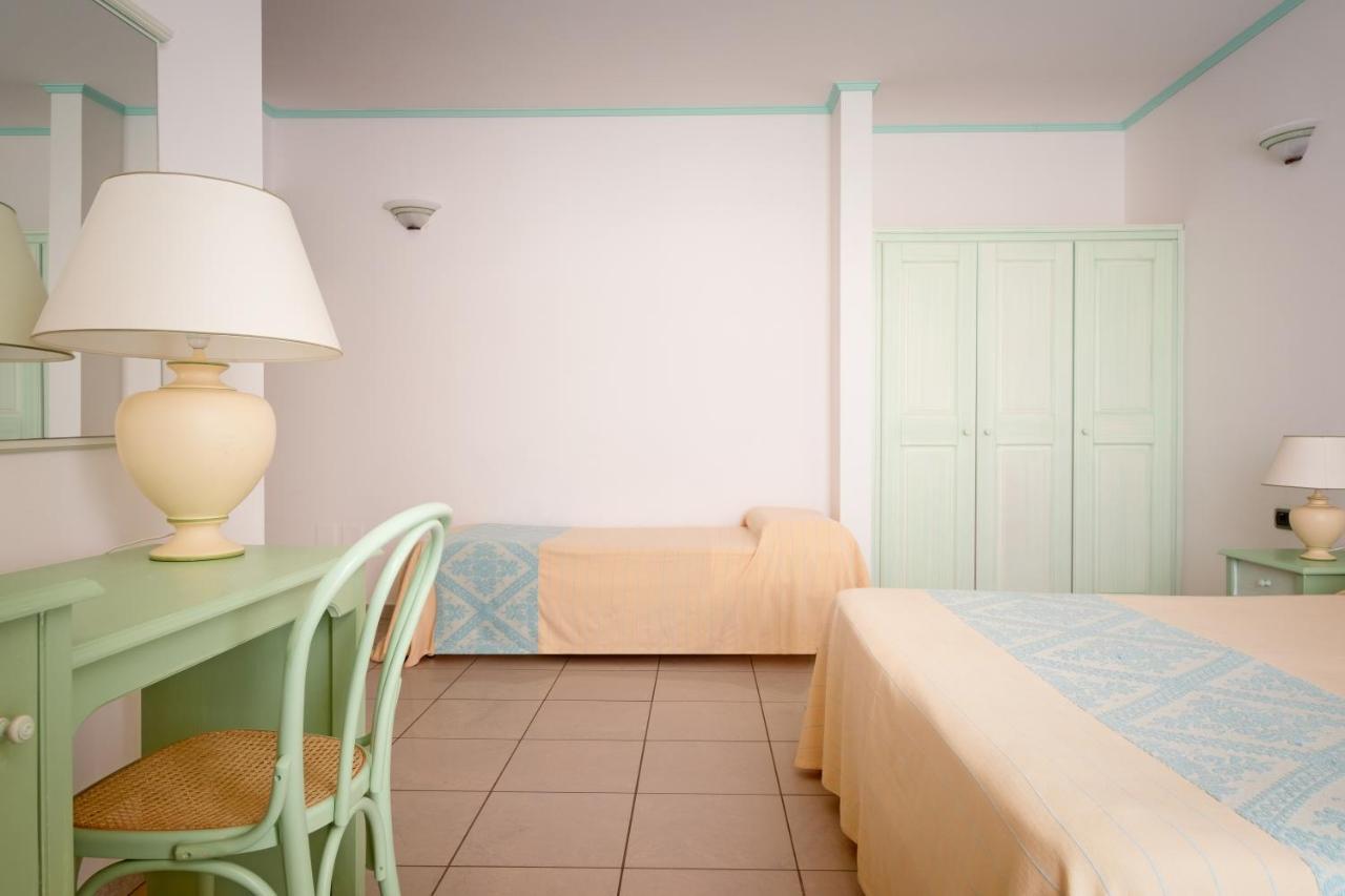 Hotel Solki SantʼAntìoco Exteriér fotografie